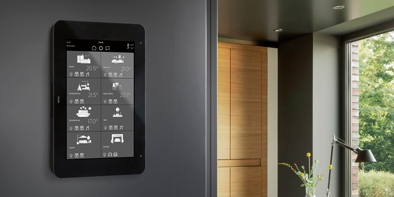 JUNG Smart Panel 8 bei Elektro Schymala GmbH in Ingolstadt